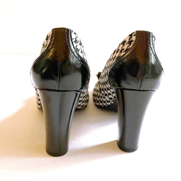 TAHARI 'LUCY' HOUNDSTOOTH B&W PATENT PUMPS EUC - Picture 6 of 13
